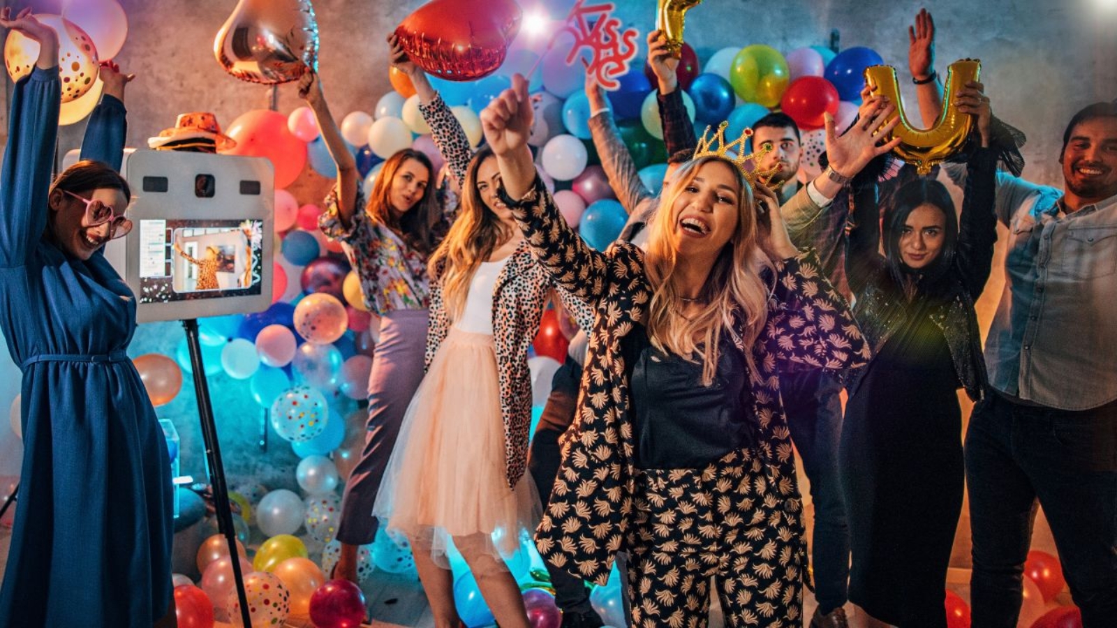 Fotobudka 360, flair bar i inne atrakcje, które urozmaicą Twoją imprezę