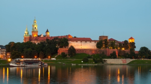 Zespół na fali: jak rejs statkiem może zrewolucjonizować team building?