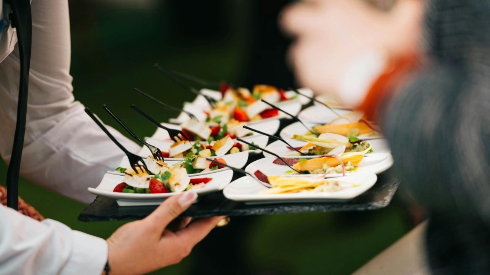 Wynajem statku na imprezę firmową lub prywatną – kiedy warto i jak to wygląda?